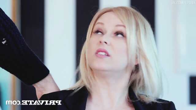 Der hunky wollte trinken, aber er hat stattdessen eine verdammte Milf in einen Knödel gefickt