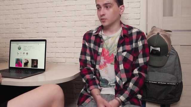Ыстық аққұбалар қанағаттандырады девственника