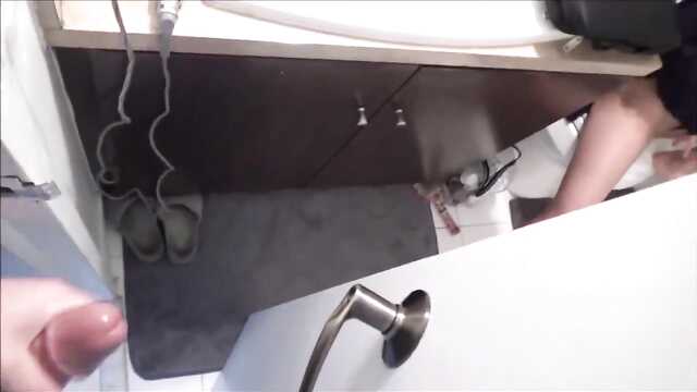 Подрочил жетілген көршісіне және засадил вагину