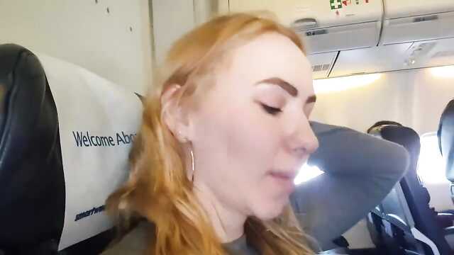 Высокий уровень любви: пососать хуй мужа в самолете.