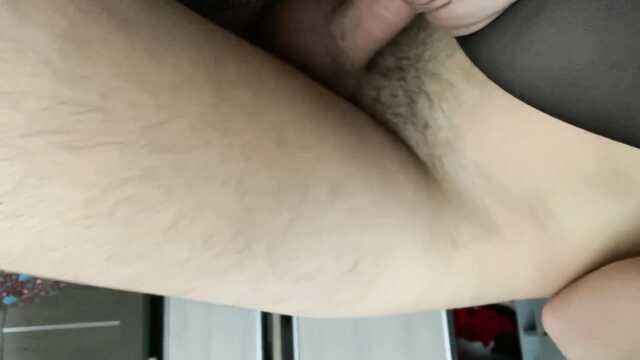 Sexo caseiro suave com uma garota molhada na meia-calça