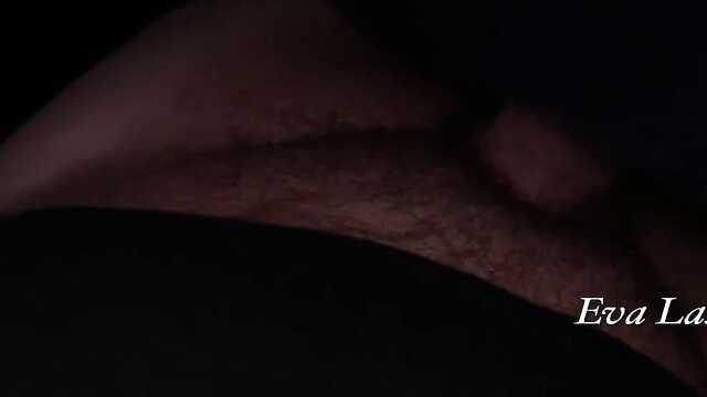 Wydymał mamuśki w tyłek i spuścił na śliski język