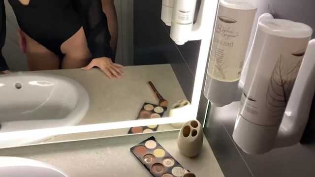 Шырынды қашар в боди берді киску алдында айна