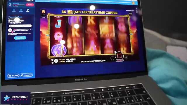 Erregte die junge massage und setzte Sie zwischen die Beine