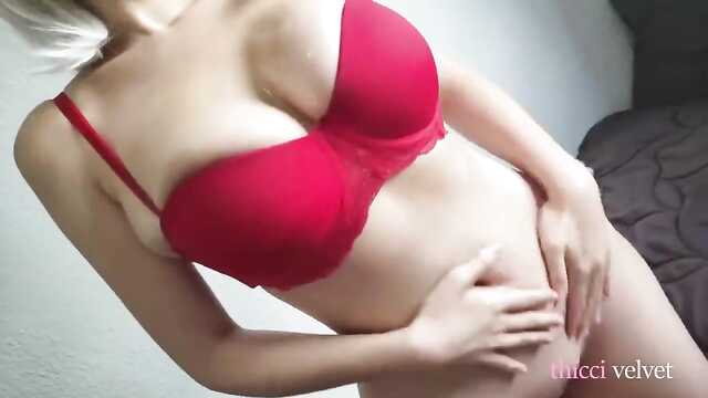 Дрочить хуй мужика великими цицьками поки він на них не скінчить