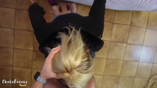 Шлюшка алдымен сапалы сорып содан кейін трахнул клиентпен қонақ