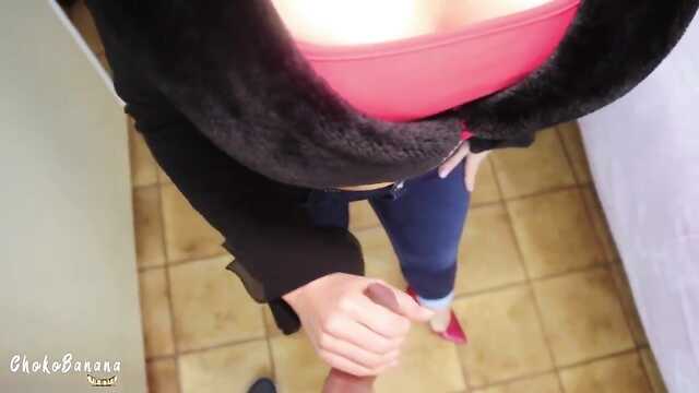 Шлюшка алдымен сапалы сорып содан кейін трахнул клиентпен қонақ