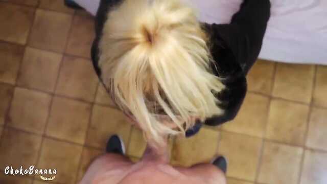 Шлюшка алдымен сапалы сорып содан кейін трахнул клиентпен қонақ