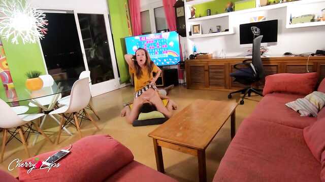 Өгей әпкесі ағасының мүшесіне камераға секіргісі келді