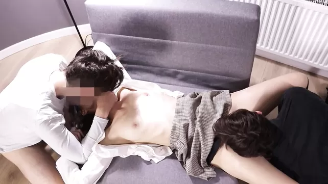 Екі жігіт лижут киску және трахают писю аузымен орыс бедокурки