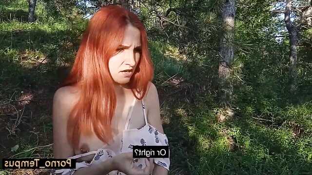 Ruda Zamężna kurwa oddaje się lewemu typowi w lesie