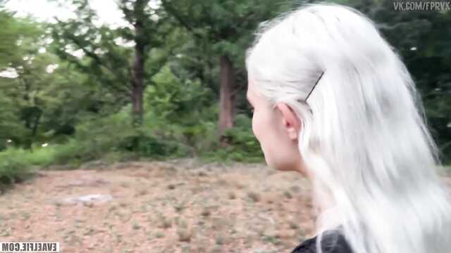 Російська блондинка з красивими титьками знімається іноземцю