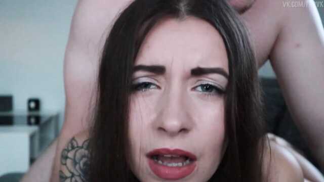 Levantou-se com câncer e imediatamente recebeu um pau na buceta, isso não é felicidade