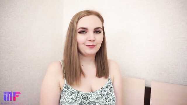 Wysoka, co nie laska z dużymi cyckami przyjechała do faceta pieprzyć w jego urodziny