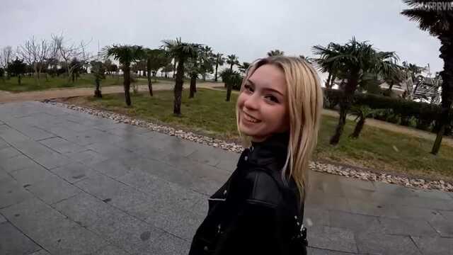 Wpuścił hottie na noc, a ona chciała się dobrze bawić