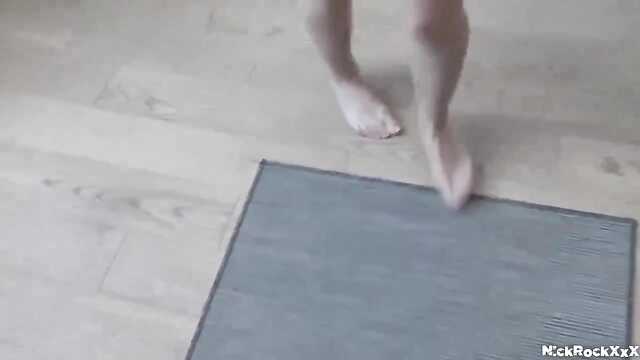 Namorada excelente chupando e apaixonadamente fodendo em um buraco