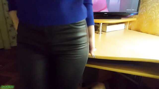 Obficie Wytryski w cipkę rozgrzanej dziewczyny