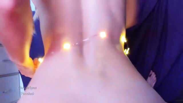 Boquete gostosa de uma garota em óculos com um buraco na vagina