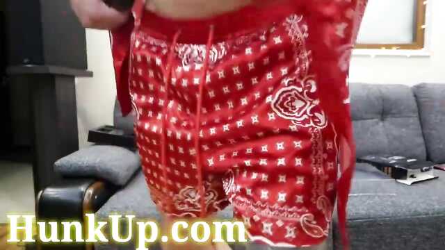 Міцний хлопець пхає балун в пизденку жопастой блонди