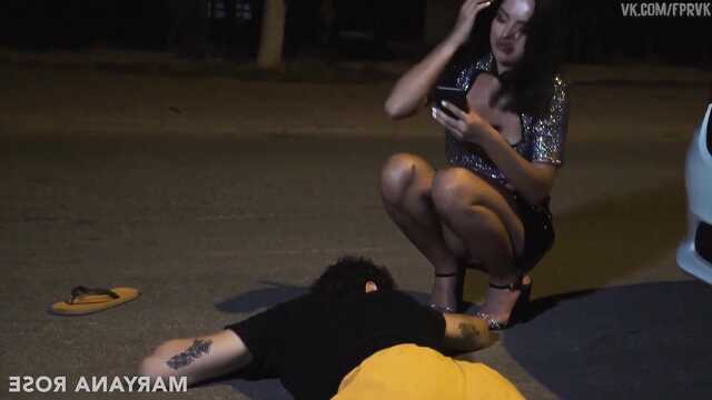 Губастая орыс блядь беріледі набитому арбамен жігітке