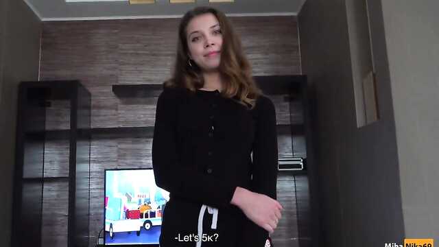 Veronica Troshina pede ao irmão para enfiar seu pau no cu na câmera