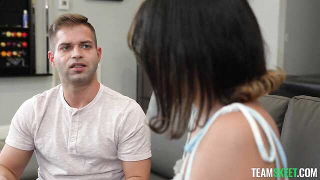 Губастая молодуха дала в жопу без разговоров