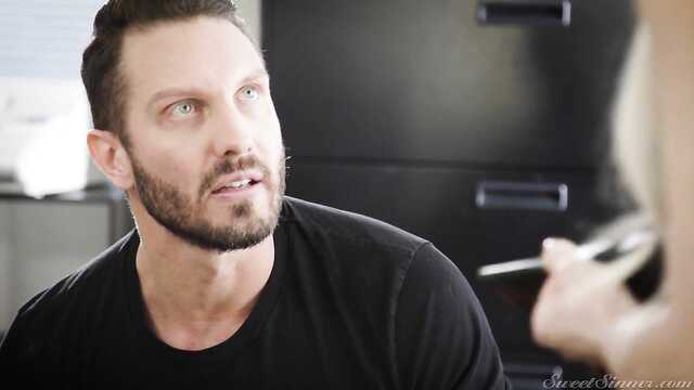 Brodacz głęboko zasadza w cipce obcej żonie