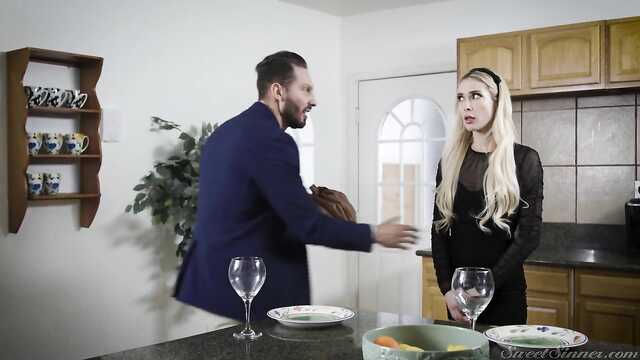 Brodacz głęboko zasadza w cipce obcej żonie