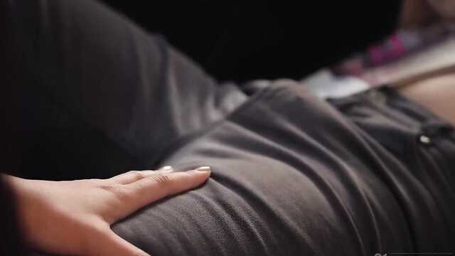 Засадил в тугой туз симпатичной молодой азиатке