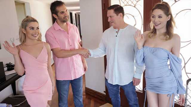 Групповой секс: Очаровательные девушки пробуют.