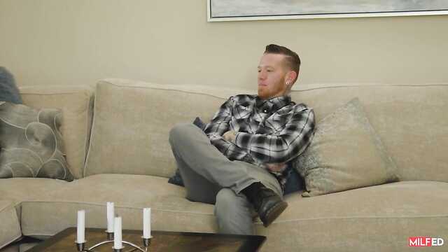 Муж куколд отдал жену в пользование любовнику