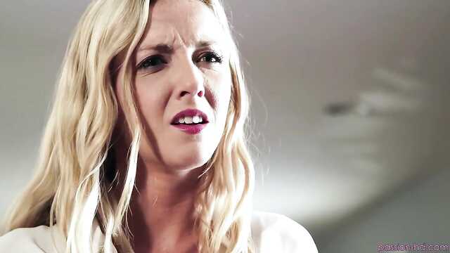 Блонда пред'явила всі свої навички на співбесіді