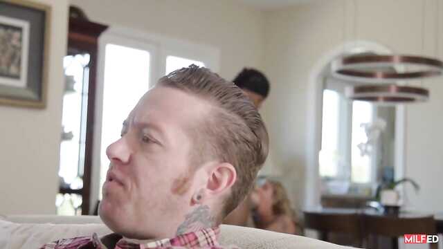 Блондинка заставила негра измениться.