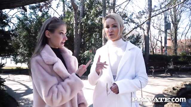 Блондинка: Оргазм на члене