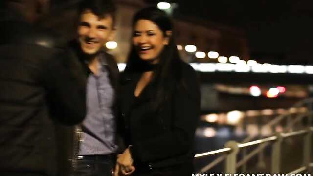 Супружеская парочка пустила в койку незнакомца