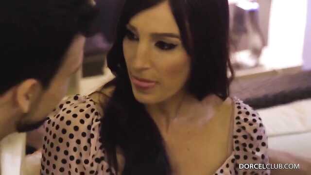 Mamuśka postanowiła uprawiać seks z dwoma facetami