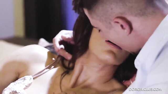 Mamuśka postanowiła uprawiać seks z dwoma facetami