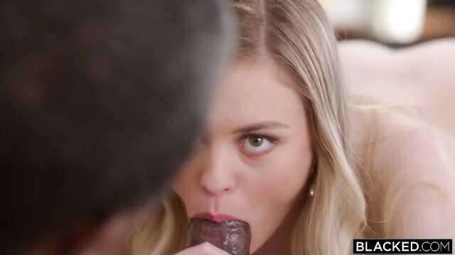 Студентка балует Негра: Минет и Секс.