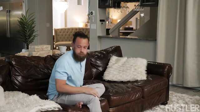 Соблазнительная киска: друг устоял недолго!