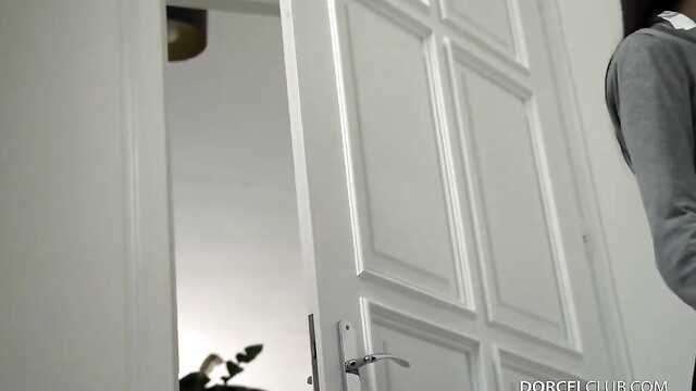 Мен қорқақтарды иіскеп жас шалопайға бердім