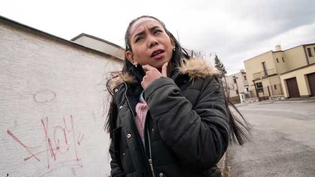 Индонезийка ебется с пикапером за деньги