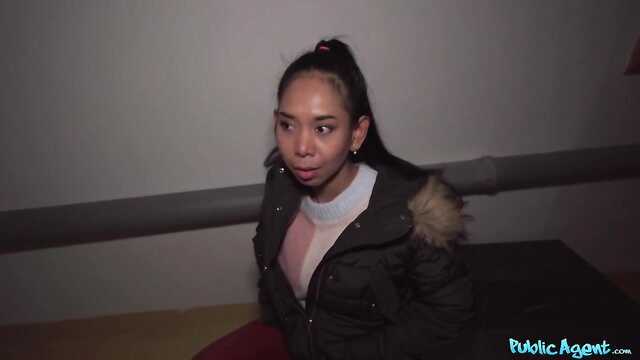 Индонезийка ебется с пикапером за деньги