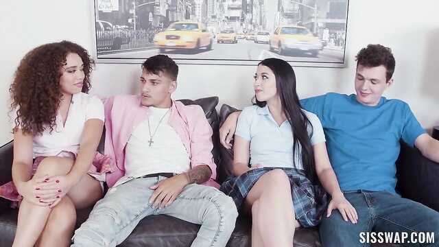 Дружный Секс Вчетвером: Кудрявая Телка Уговорила.