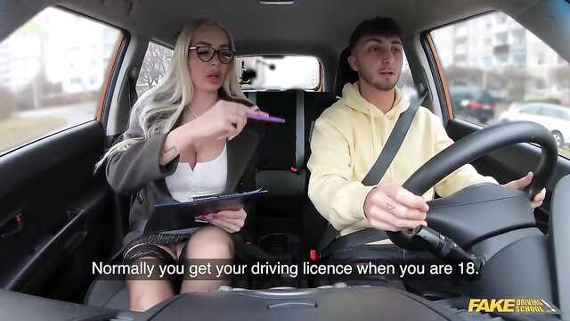 Dostaje prawa, pieprząc kobietę instruktora