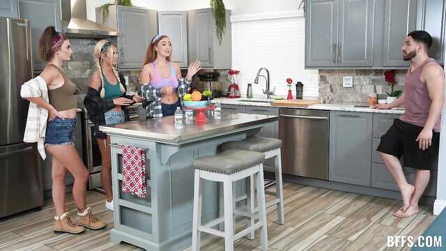 Три девушки попали в сеть владельца