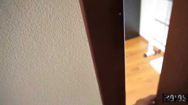 Pomógł dziewczynie wybrać buty i przeleciał ją