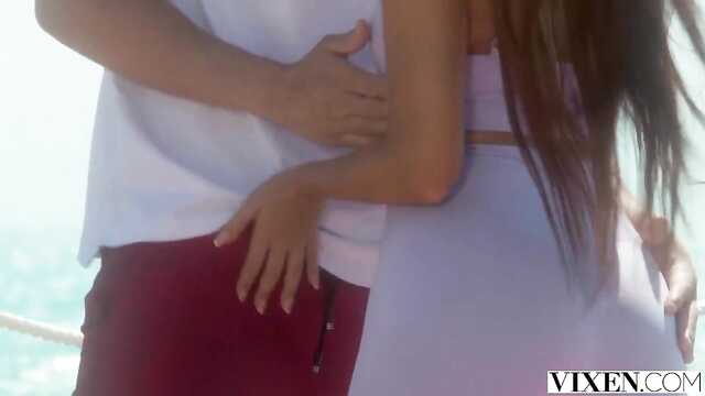 Трахает сұлу пирсте жаттығудан кейін