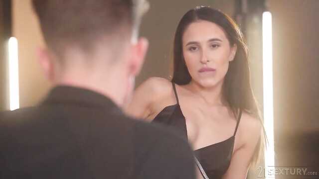 Niemoralna Mołdawska daje w dupę pierwszemu napotkanemu