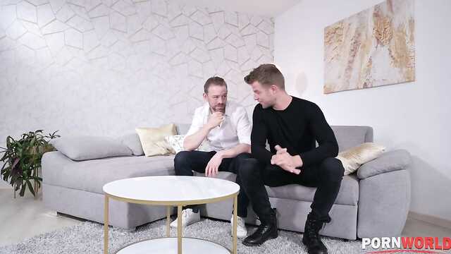 Оральное и анальное удовольствие: Телка справляется!