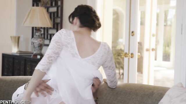 Невеста порадует негра перед свадьбой